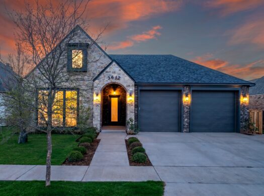 3612 126th Pl. | Extended 3-Car Garage