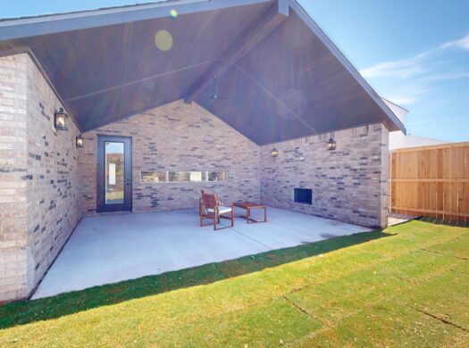 3616 126th Pl. | Extended 3-Car Garage